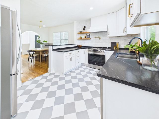 1210 E IDLEWILD AVENUE, Tampa, FL 33604