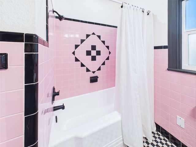 1210 E IDLEWILD AVENUE, Tampa, FL 33604