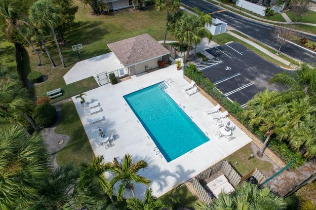302 Summerwinds Lane, Jupiter, FL 33458