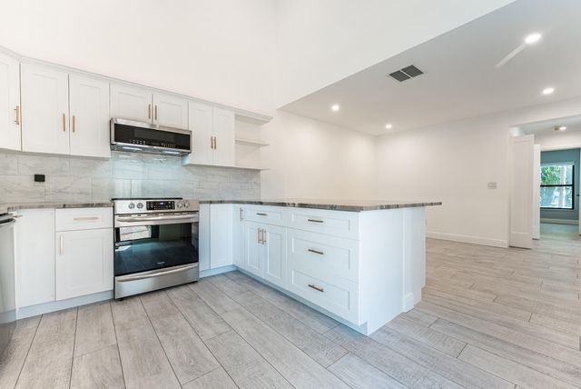 302 Summerwinds Lane, Jupiter, FL 33458