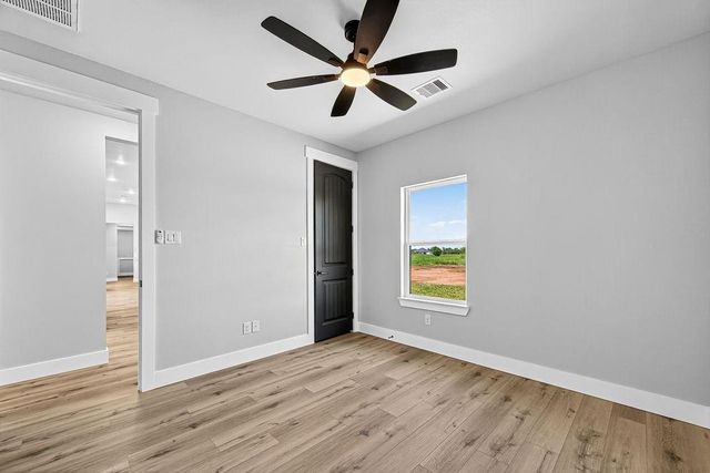 484 Angus Trail, Angleton, TX 77515