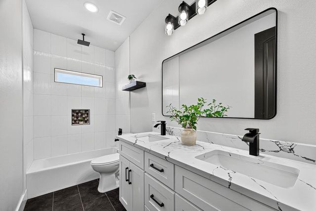 484 Angus Trail, Angleton, TX 77515