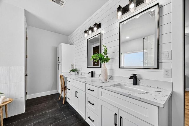 484 Angus Trail, Angleton, TX 77515