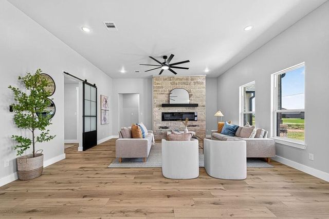 484 Angus Trail, Angleton, TX 77515