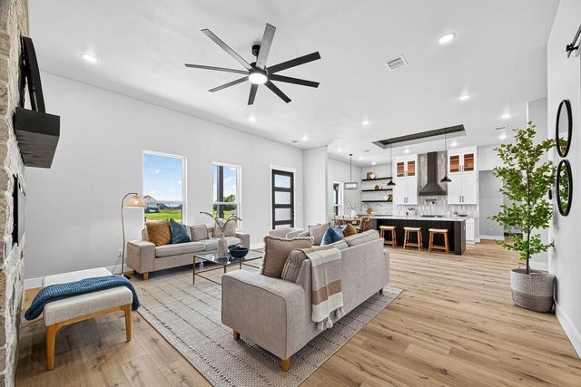 484 Angus Trail, Angleton, TX 77515