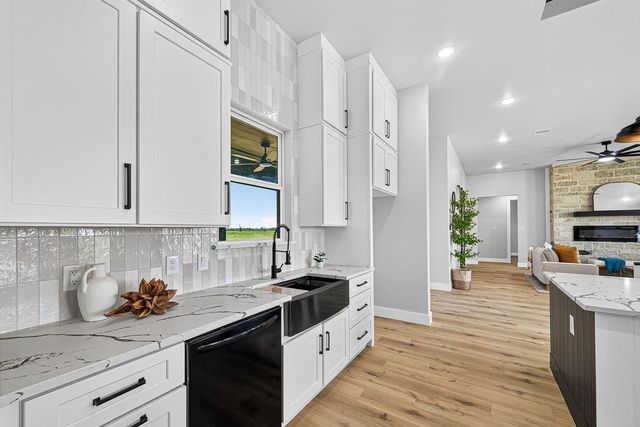 484 Angus Trail, Angleton, TX 77515