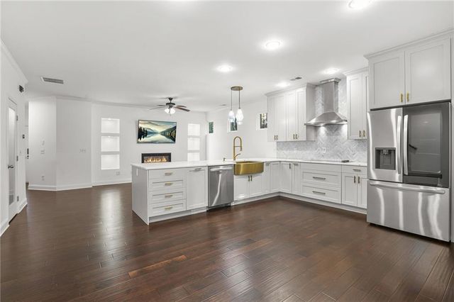 702 Barberry Drive, Woodstock, GA 30188