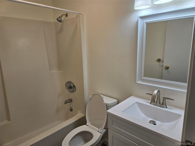 119 W Crooked Hill Road 104, Pearl River, NY 10965