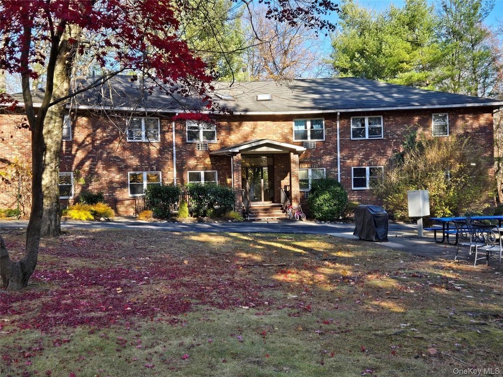 119 W Crooked Hill Road 104, Pearl River, NY 10965