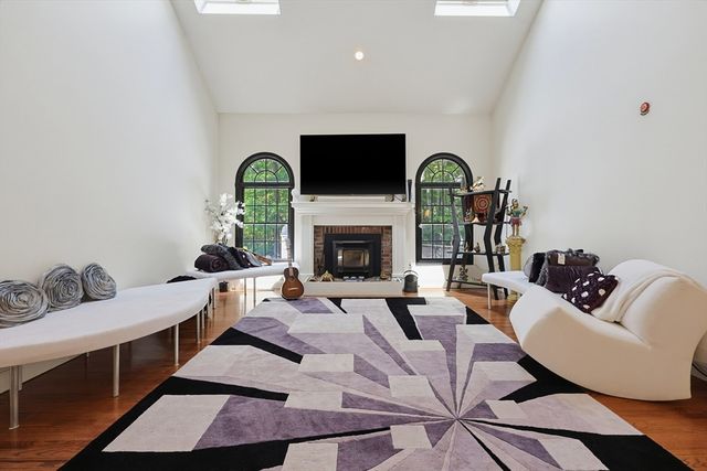 23 Goodnow Lane, Framingham, MA 01702