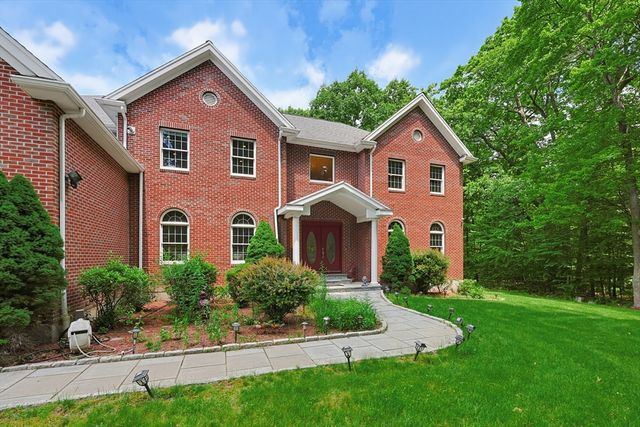 23 Goodnow Lane, Framingham, MA 01702