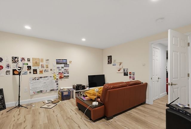 23 Goodnow Lane, Framingham, MA 01702