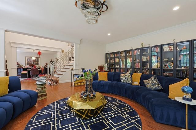 23 Goodnow Lane, Framingham, MA 01702