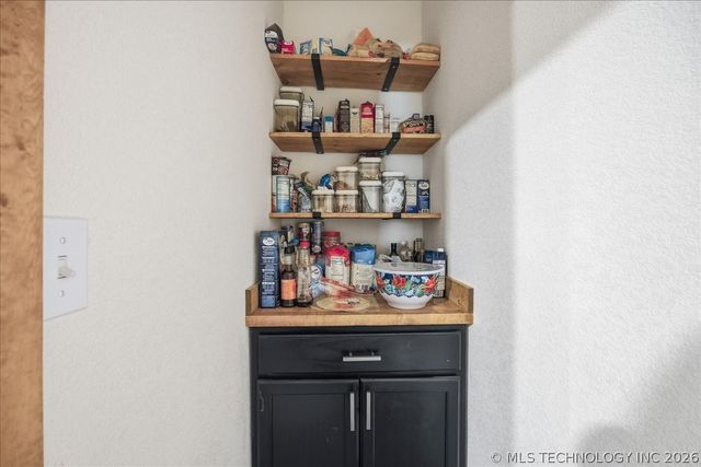 1172 Water Tower Road, Sand Springs, OK 74063