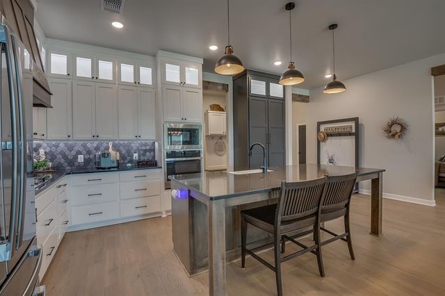 800 Argos Road, Yukon, OK 73099