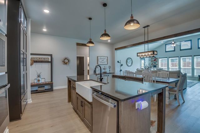 800 Argos Road, Yukon, OK 73099