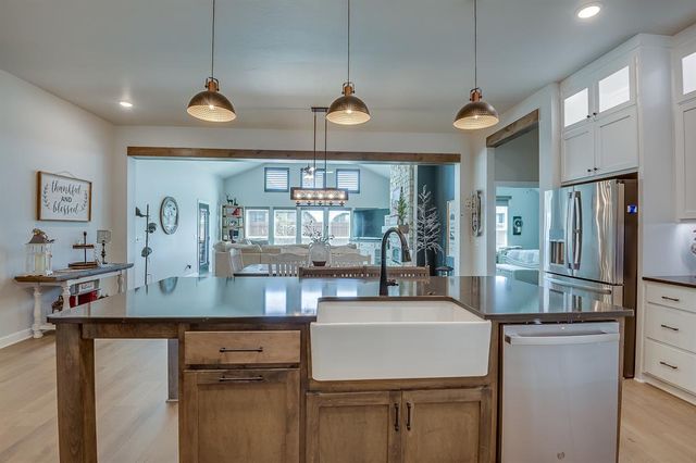 800 Argos Road, Yukon, OK 73099