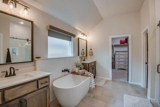 800 Argos Road, Yukon, OK 73099