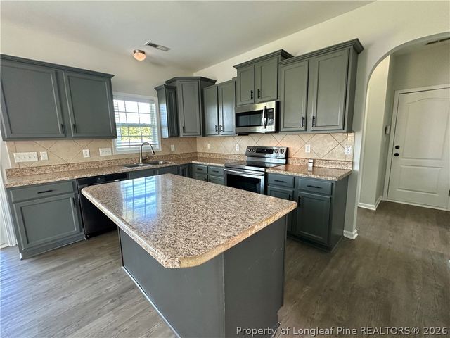 512 Pecan Grove Loop, Hope Mills, NC 28348