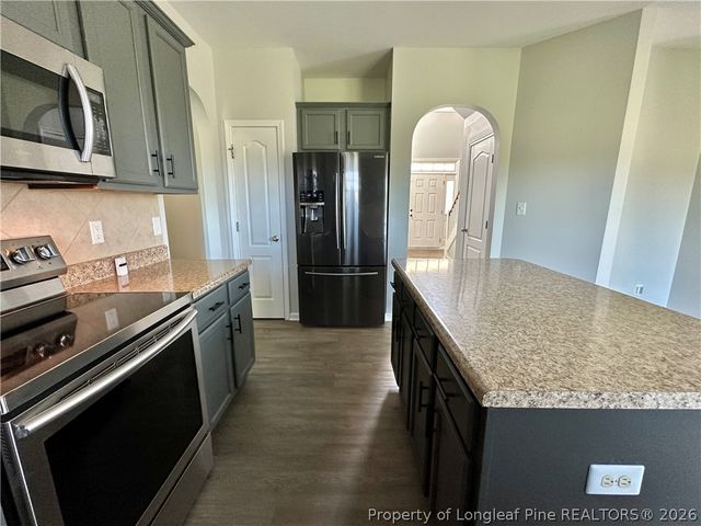 512 Pecan Grove Loop, Hope Mills, NC 28348