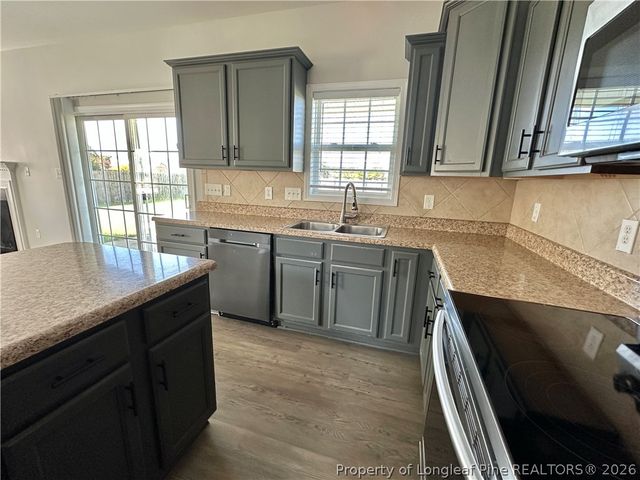 512 Pecan Grove Loop, Hope Mills, NC 28348