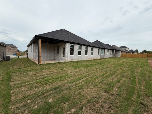 6703 SW Orange Avenue, Bentonville, AR 72713