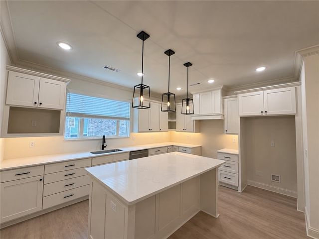 6703 SW Orange Avenue, Bentonville, AR 72713
