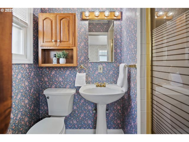 4196 WARD Dr Ne, Salem, OR 97305