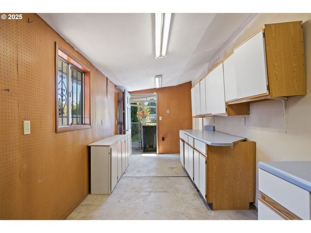 4196 WARD Dr Ne, Salem, OR 97305