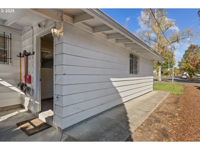 4196 WARD Dr Ne, Salem, OR 97305