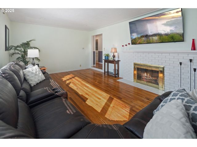 4196 WARD Dr Ne, Salem, OR 97305