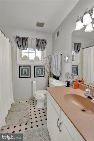 132 BARTON DR, Spring City, PA 19475
