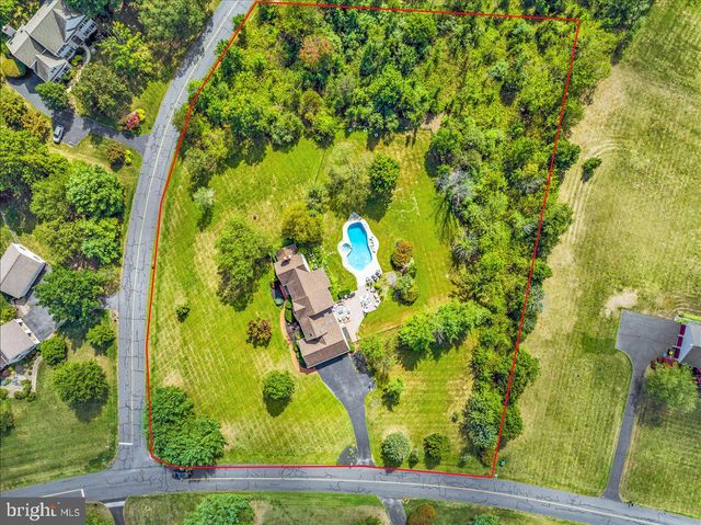 132 BARTON DR, Spring City, PA 19475