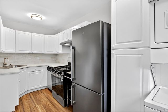 160-28 17th Avenue 5-129, Whitestone, NY 11357
