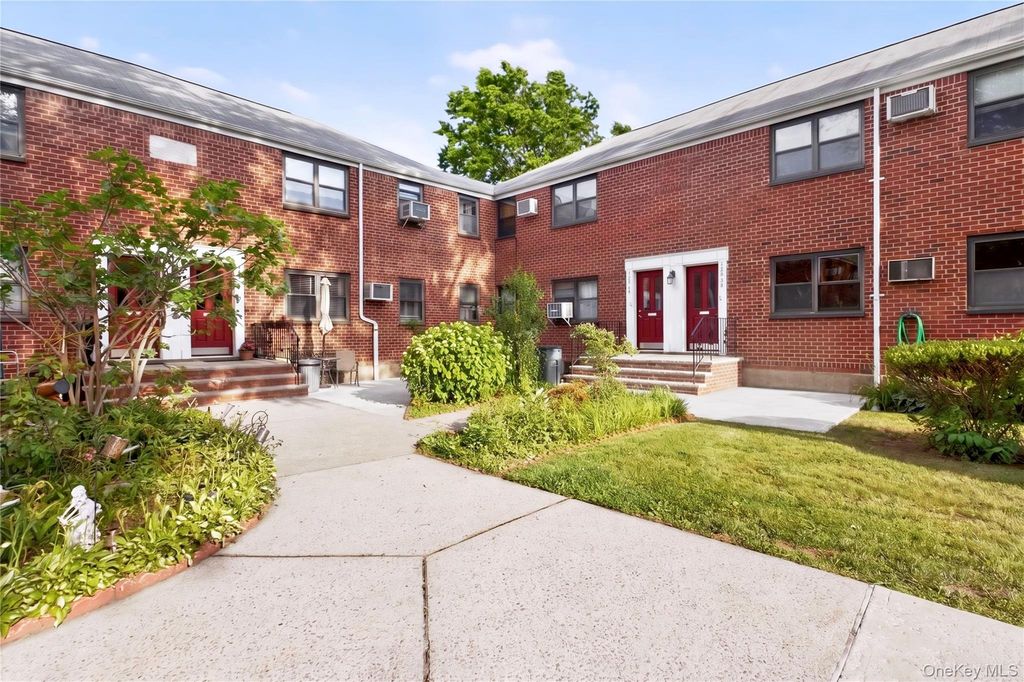 160-28 17th Avenue 5-129, Whitestone, NY 11357