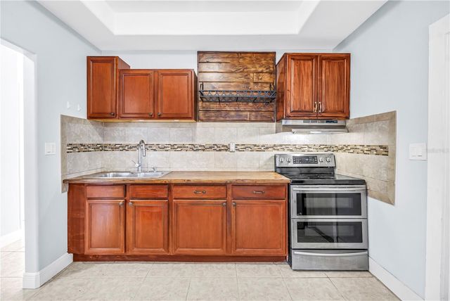 2906 W MAIN STREET, Tampa, FL 33607