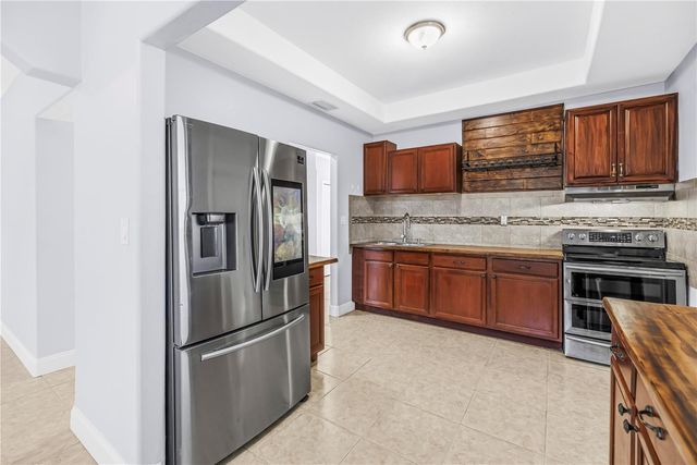 2906 W MAIN STREET, Tampa, FL 33607