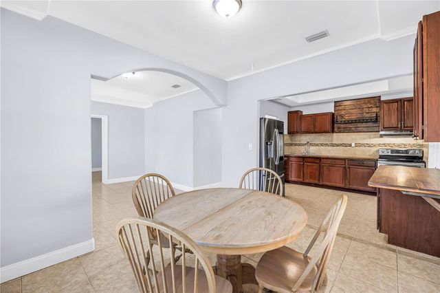 2906 W MAIN STREET, Tampa, FL 33607