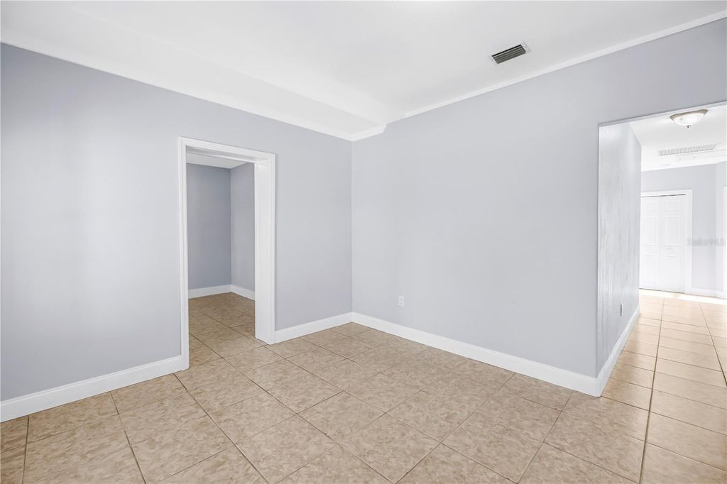 Image 16 of property listing at 2906 W MAIN STREET, Tampa, FL 33607
