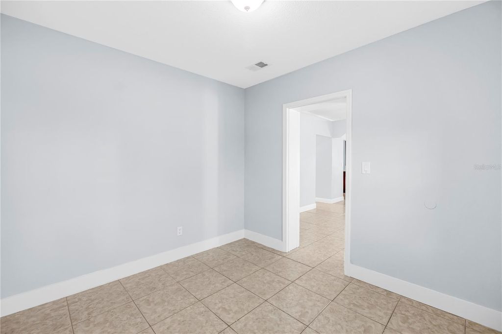Image 18 of property listing at 2906 W MAIN STREET, Tampa, FL 33607