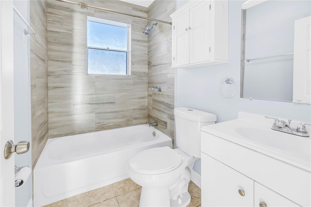 Image 25 of property listing at 2906 W MAIN STREET, Tampa, FL 33607