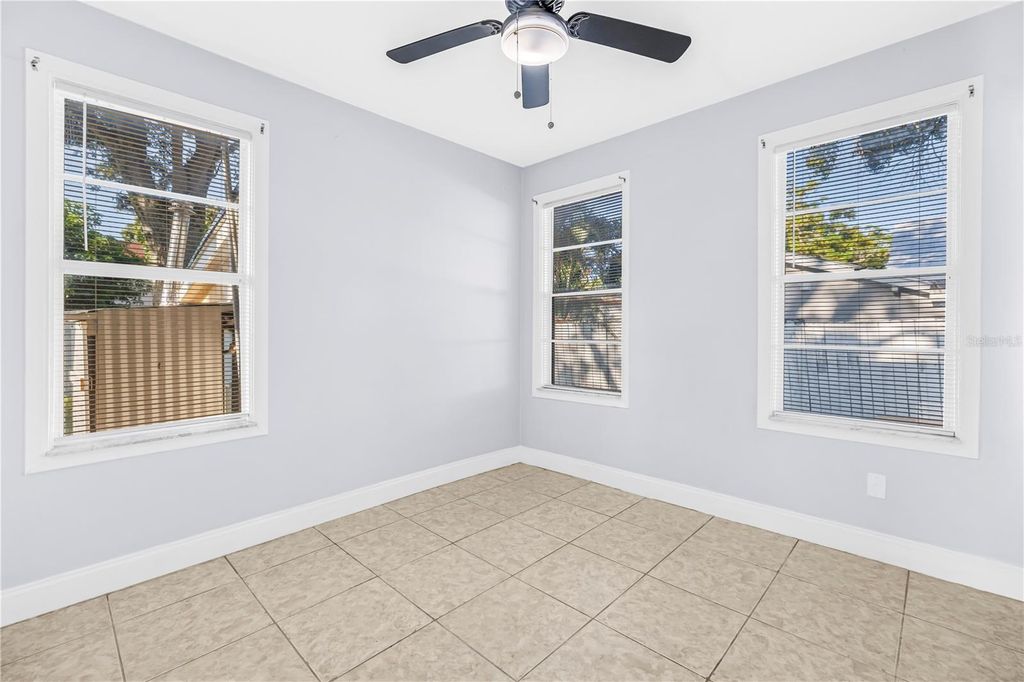 Image 26 of property listing at 2906 W MAIN STREET, Tampa, FL 33607