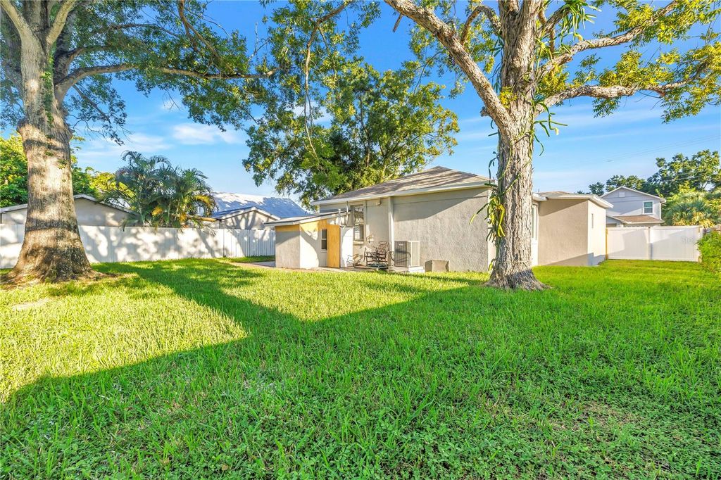 Image 35 of property listing at 2906 W MAIN STREET, Tampa, FL 33607
