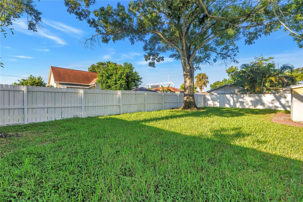 Image 36 of property listing at 2906 W MAIN STREET, Tampa, FL 33607