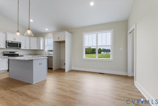 63 Wood Yard Rd, Dillwyn, VA 23936