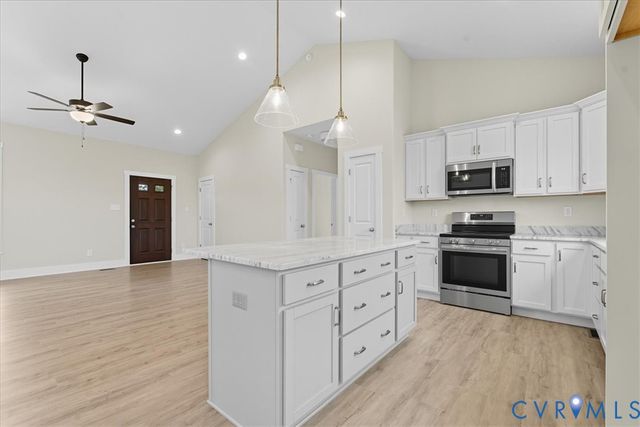 63 Wood Yard Rd, Dillwyn, VA 23936