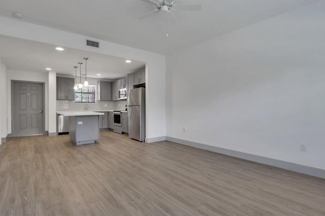 630 NE 14th Court 102, Fort Lauderdale, FL 33304