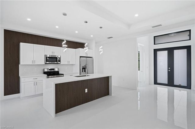 1149 Ebert ST E, Lehigh Acres, FL 33974