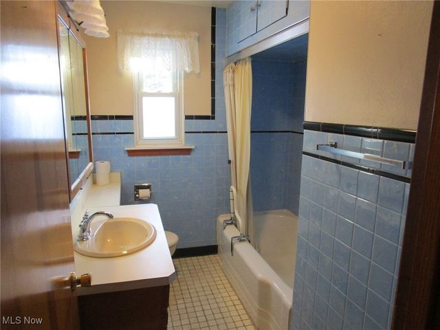 2921 Decamp Road, Youngstown, OH 44511