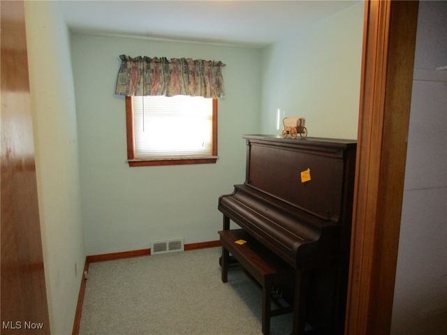 2921 Decamp Road, Youngstown, OH 44511